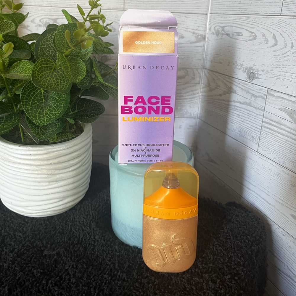 Urban Decay Face Luminizer
With Niacinamide